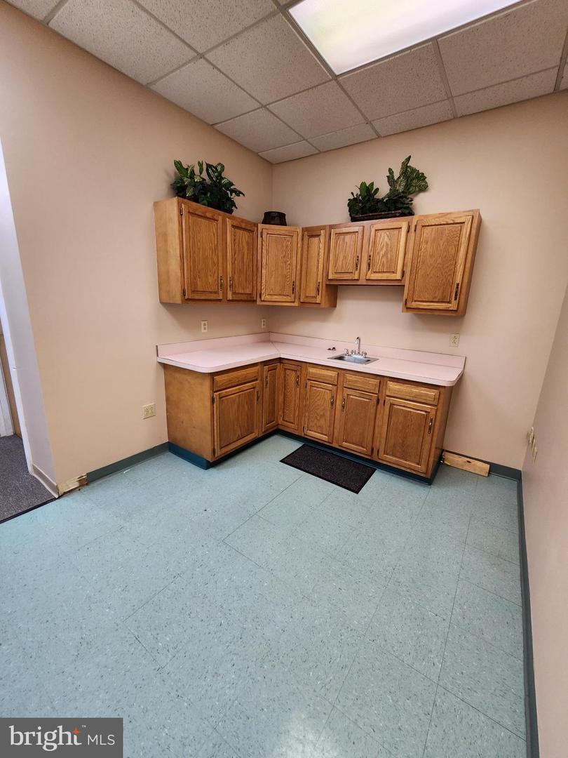 1 Linda Ln #a Property Photo 10