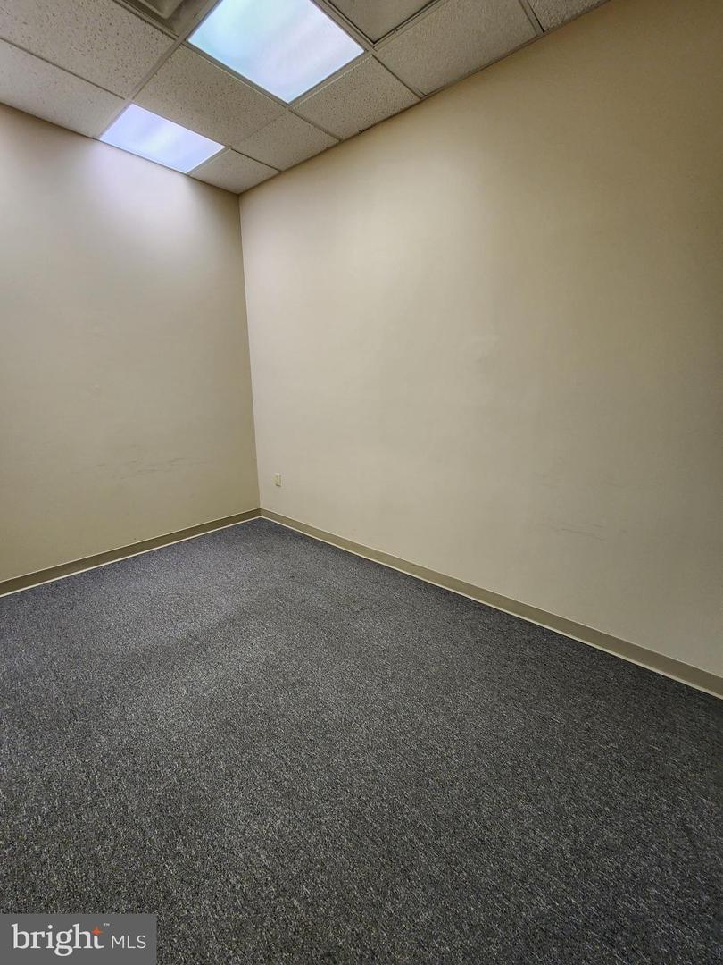 1 Linda Ln #a Property Photo 12