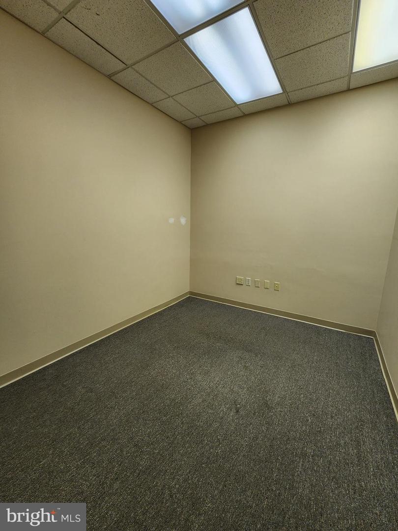 1 Linda Ln #a Property Photo 13