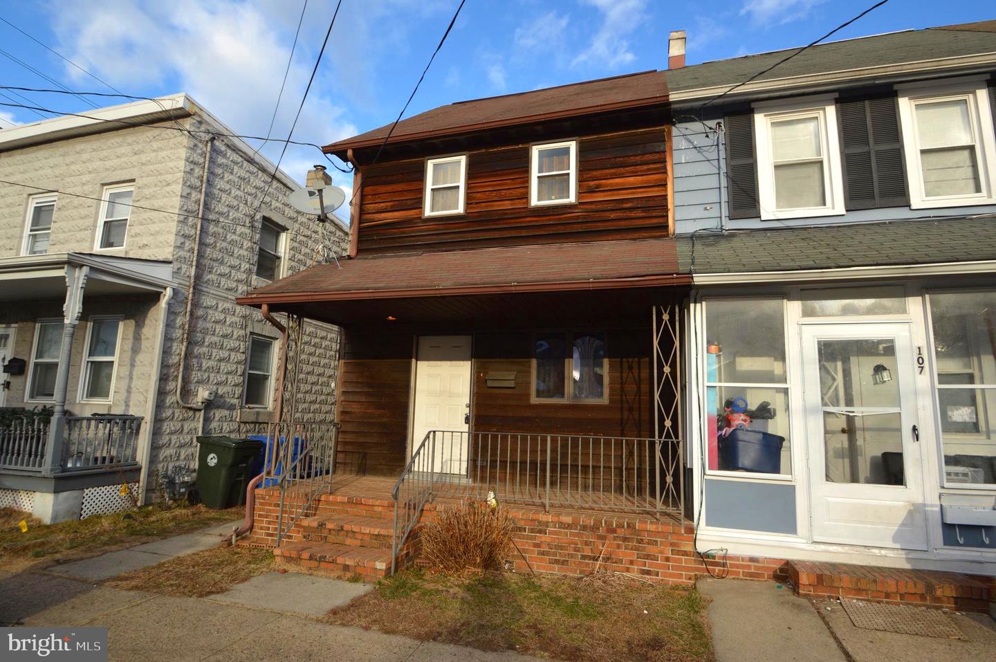 105 Thompson St Property Photo 1