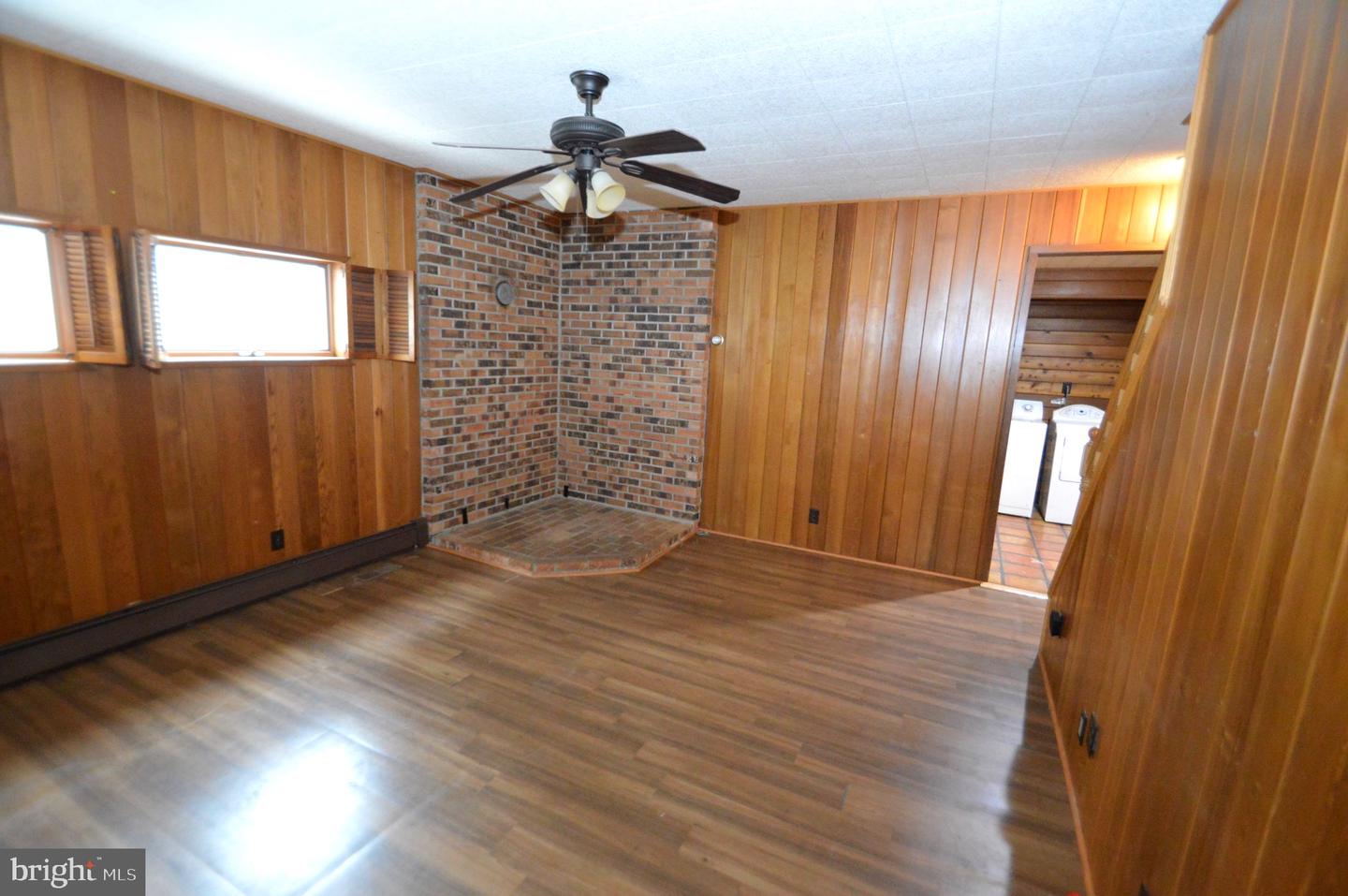 105 Thompson St Property Photo 5