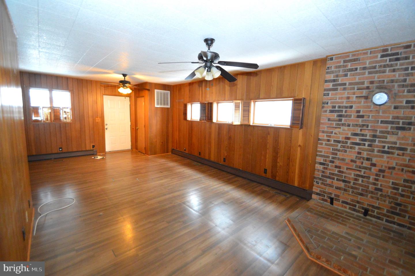 105 Thompson St Property Photo 6
