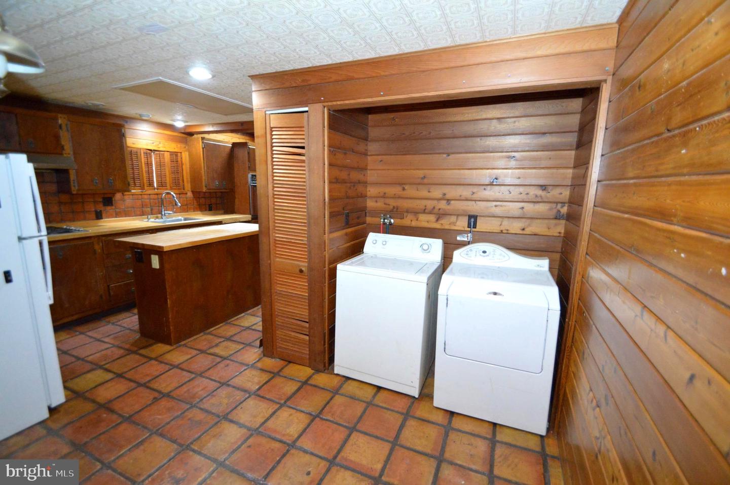 105 Thompson St Property Photo 7