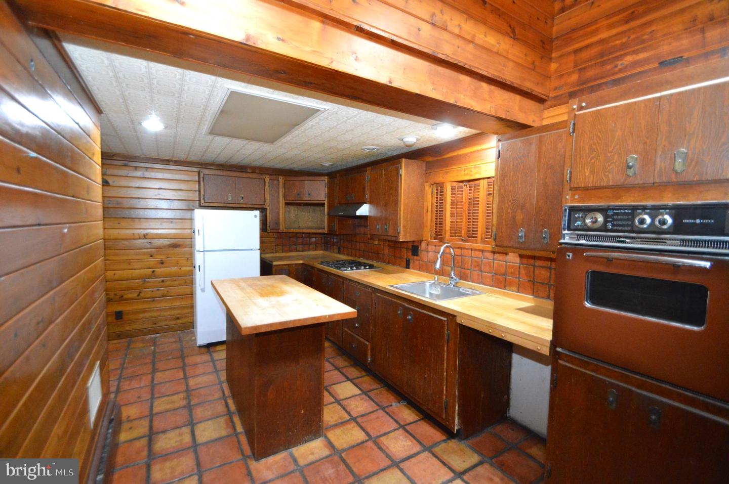 105 Thompson St Property Photo 8