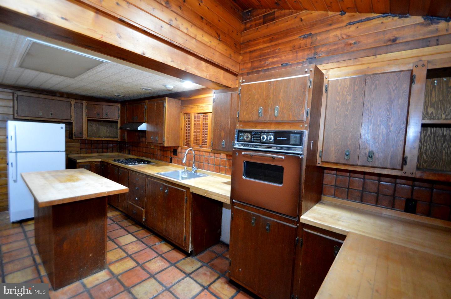 105 Thompson St Property Photo 10