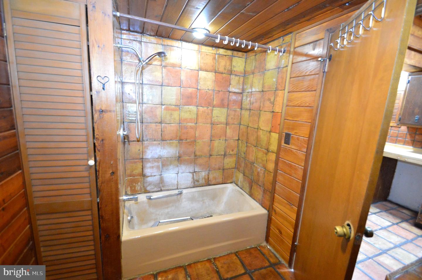 105 Thompson St Property Photo 12