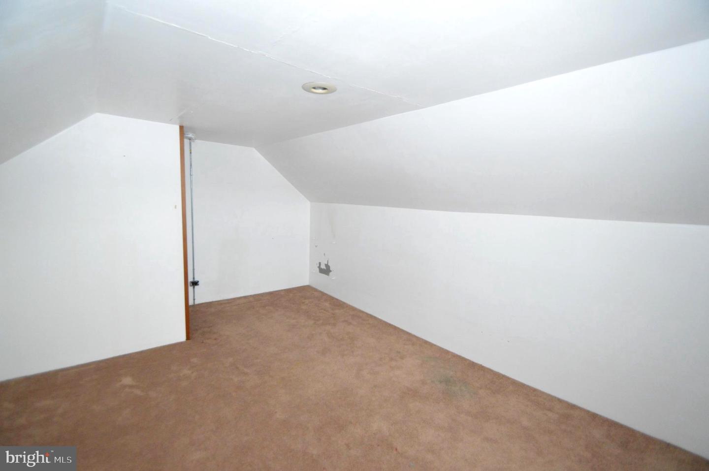 105 Thompson St Property Photo 21