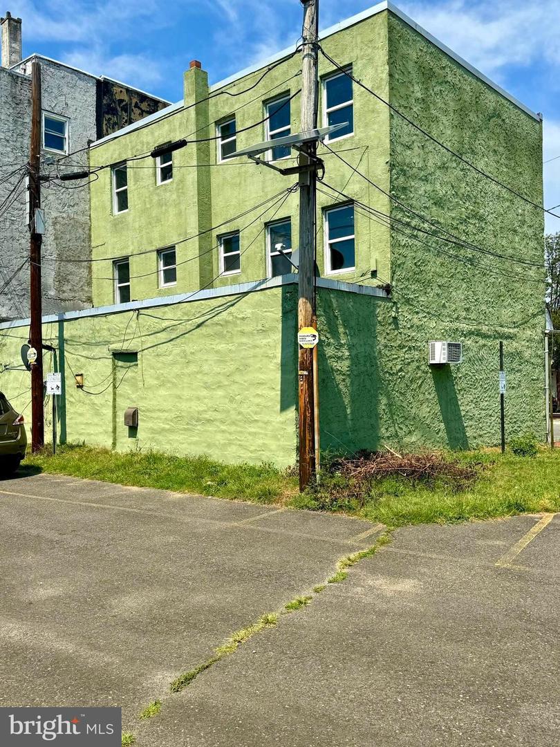 20-22 E Broad St Property Photo 7
