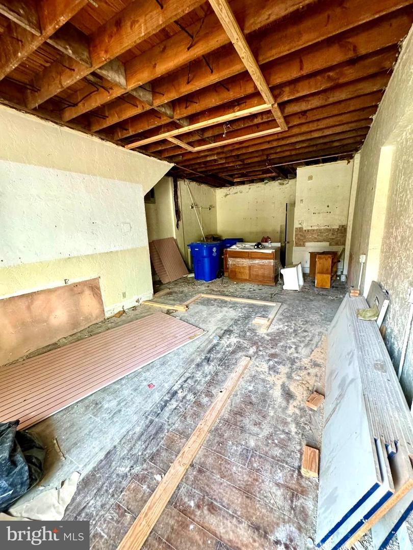 20-22 E Broad St Property Photo 9