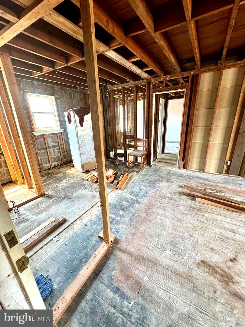 20-22 E Broad St Property Photo 12