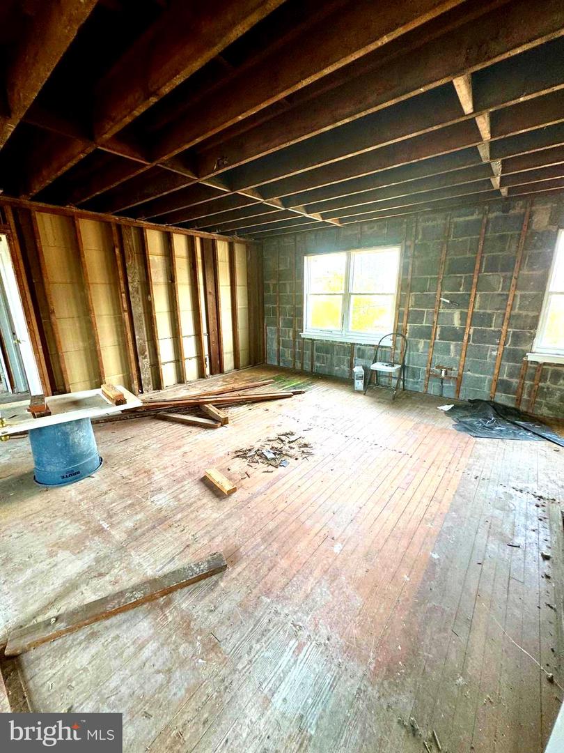 20-22 E Broad St Property Photo 14