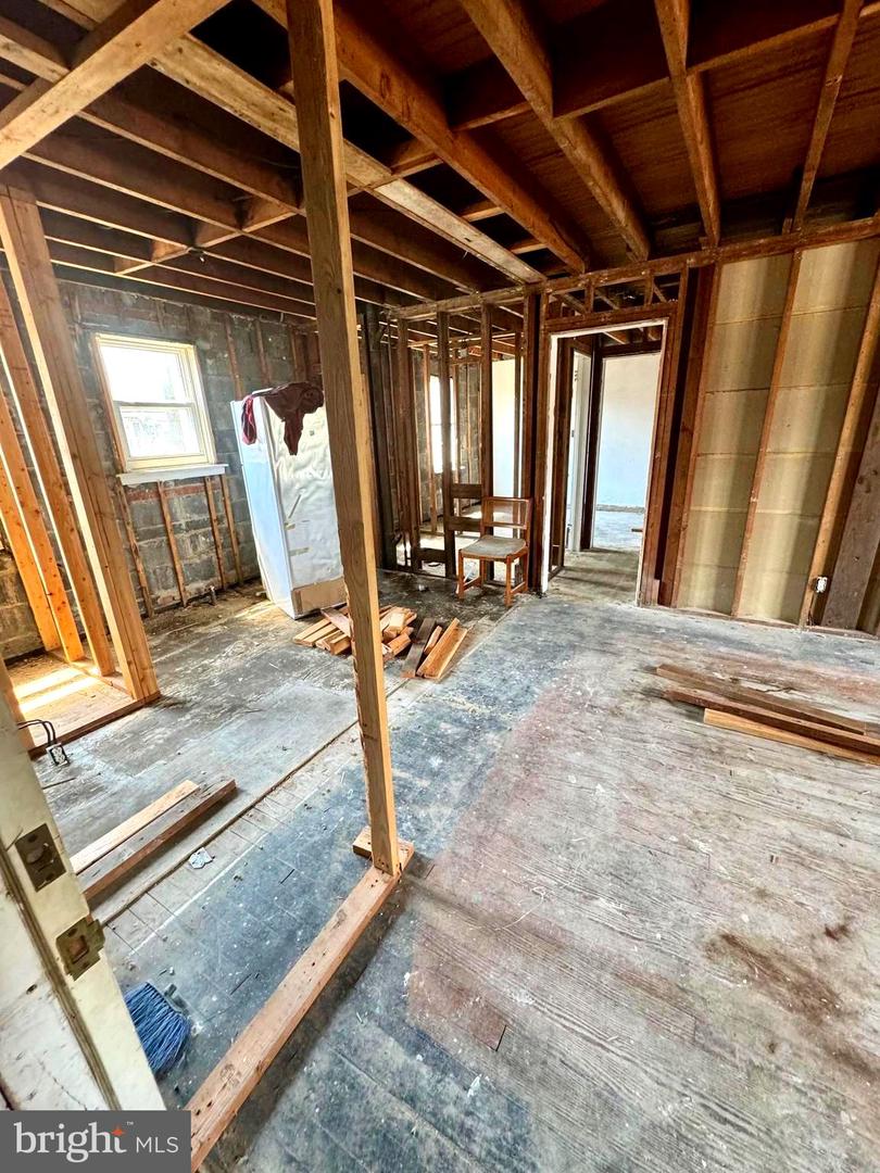20-22 E Broad St Property Photo 15