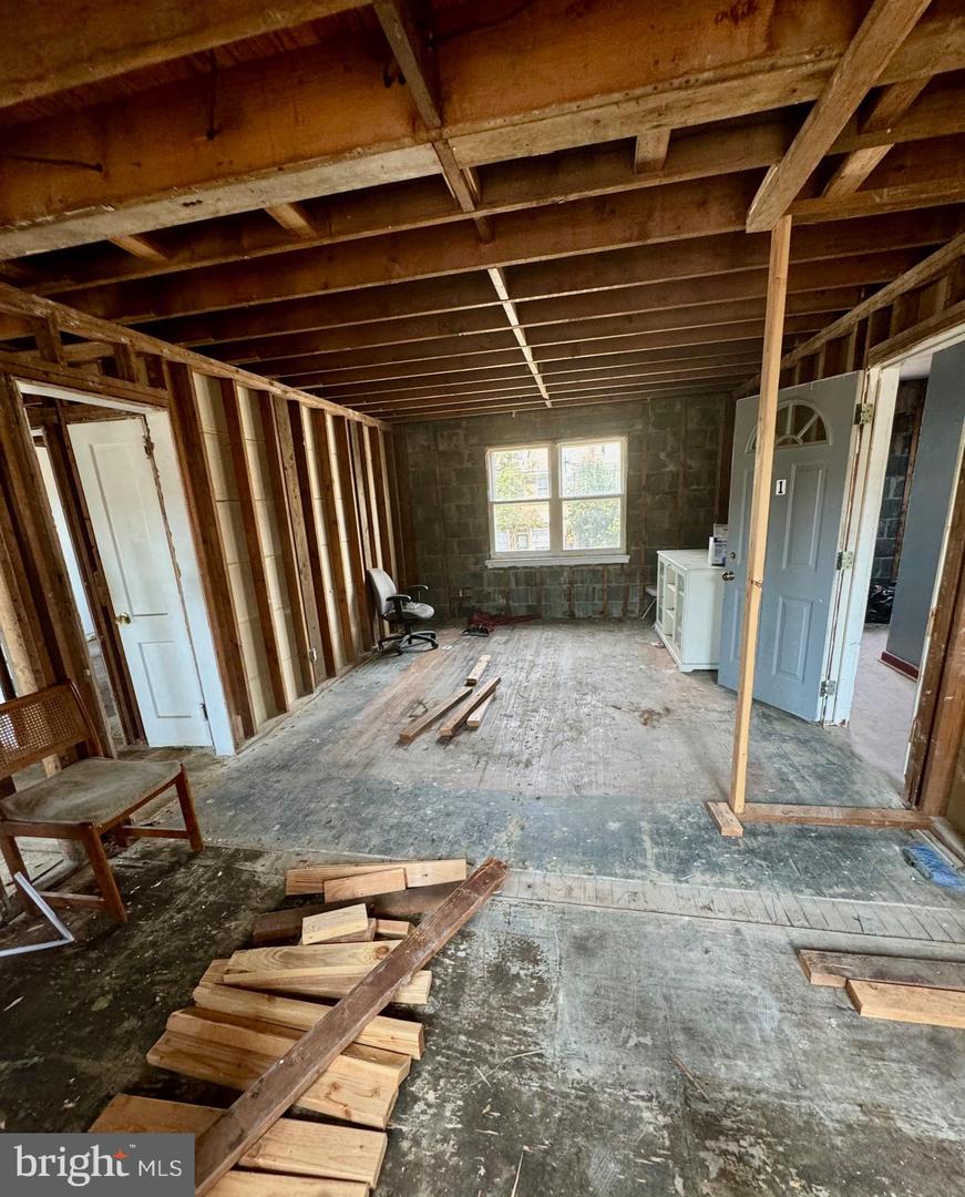 20-22 E Broad St Property Photo 10