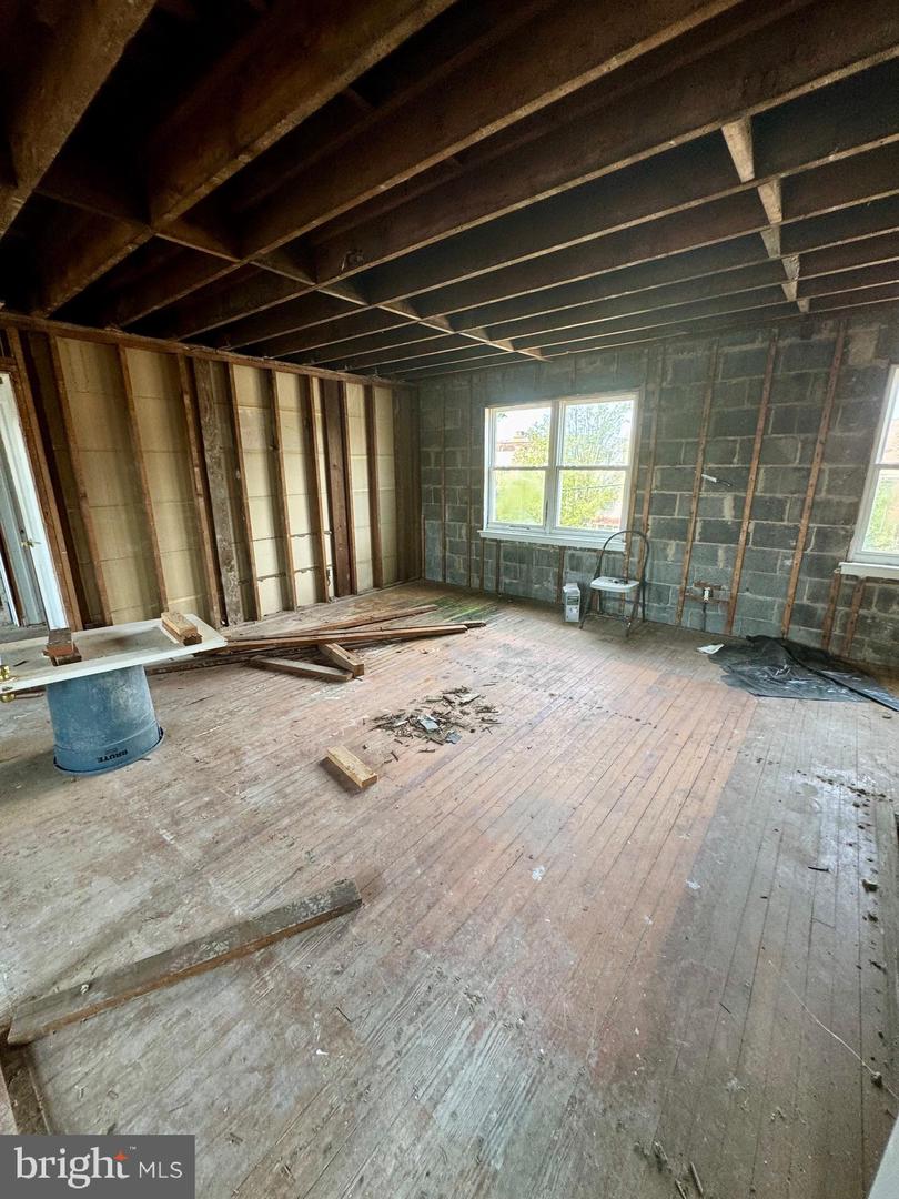 20-22 E Broad St Property Photo 11