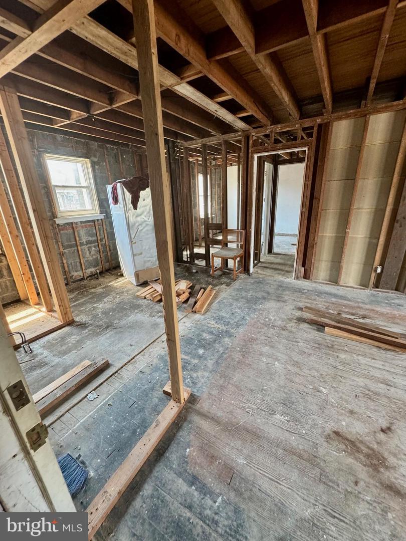 20-22 E Broad St Property Photo 12