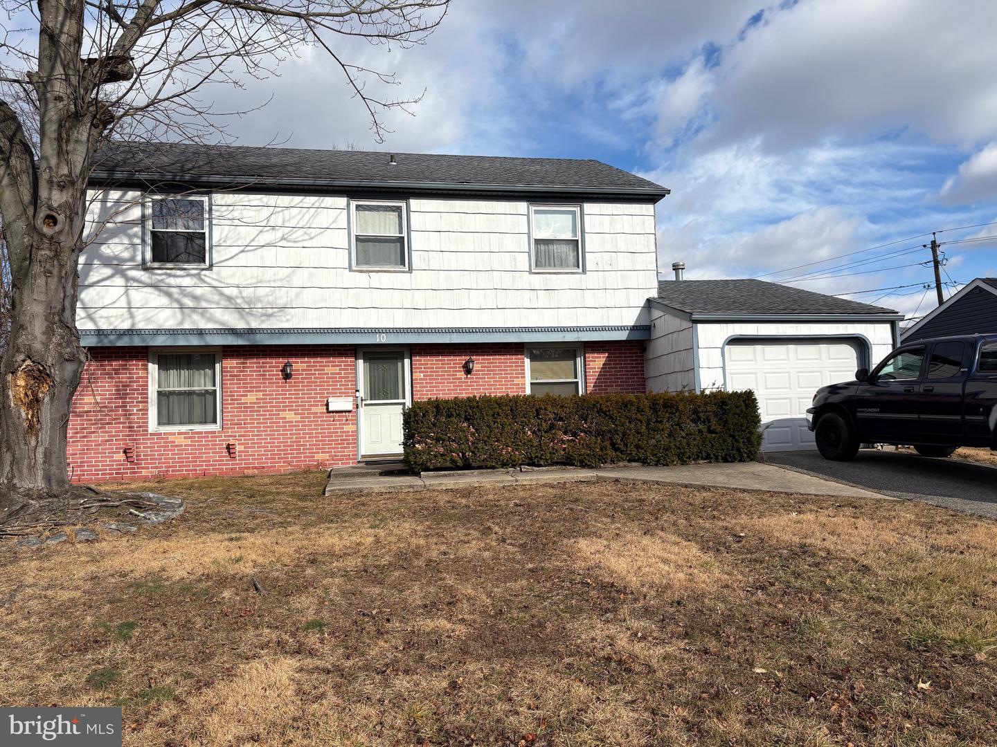 10 Beaverdale Ln Property Photo 1
