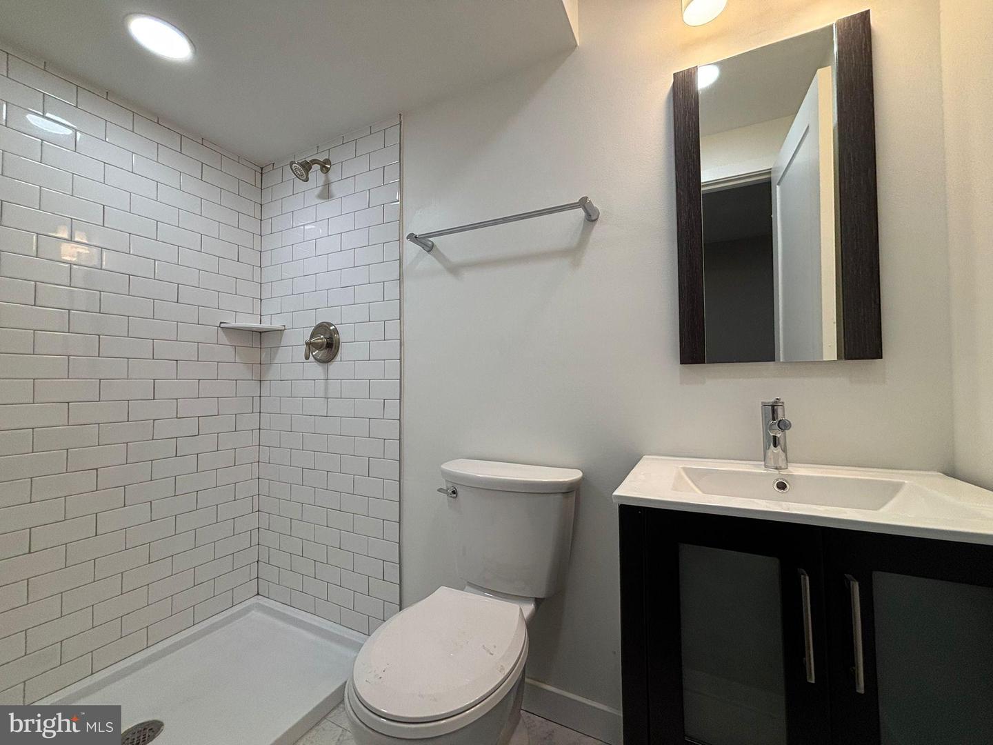 438 Lawrence St Property Photo 8
