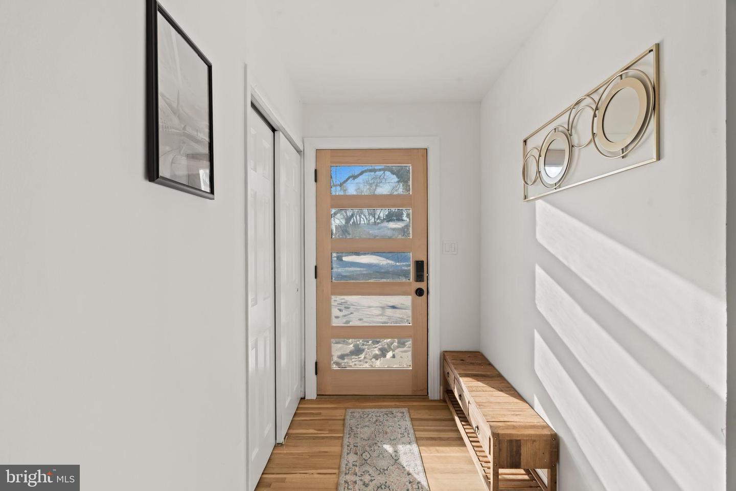 209 Front St Property Photo 5