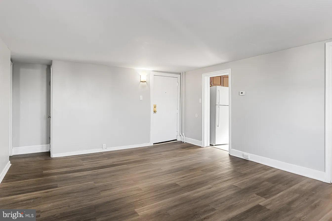 212 Warren St Property Photo 5