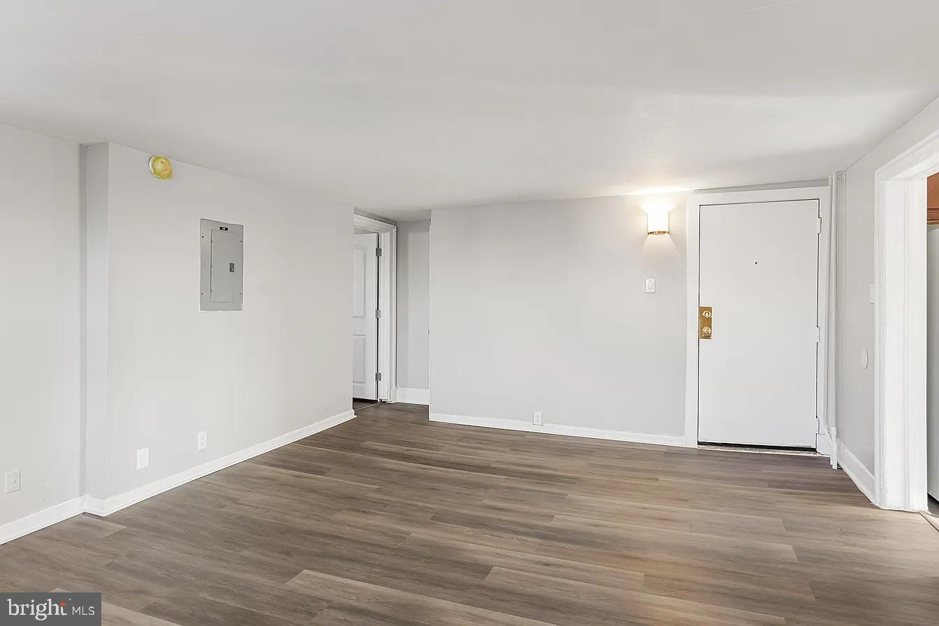 212 Warren St Property Photo 6