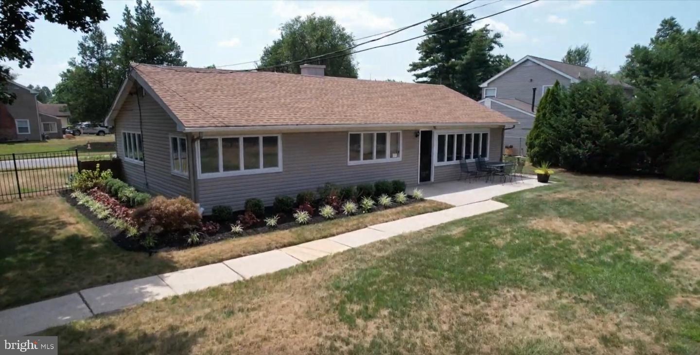 81 Somerset Dr Property Photo 1