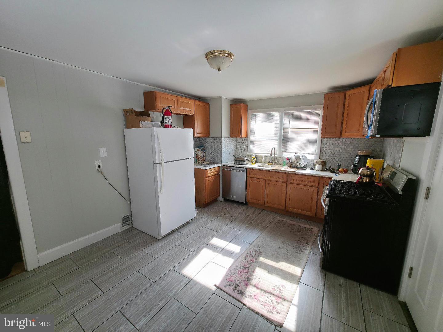213 Laurel St Property Photo 5