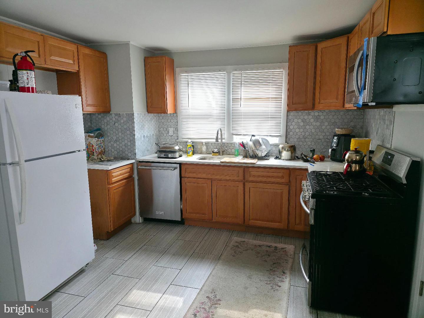 213 Laurel St Property Photo 6