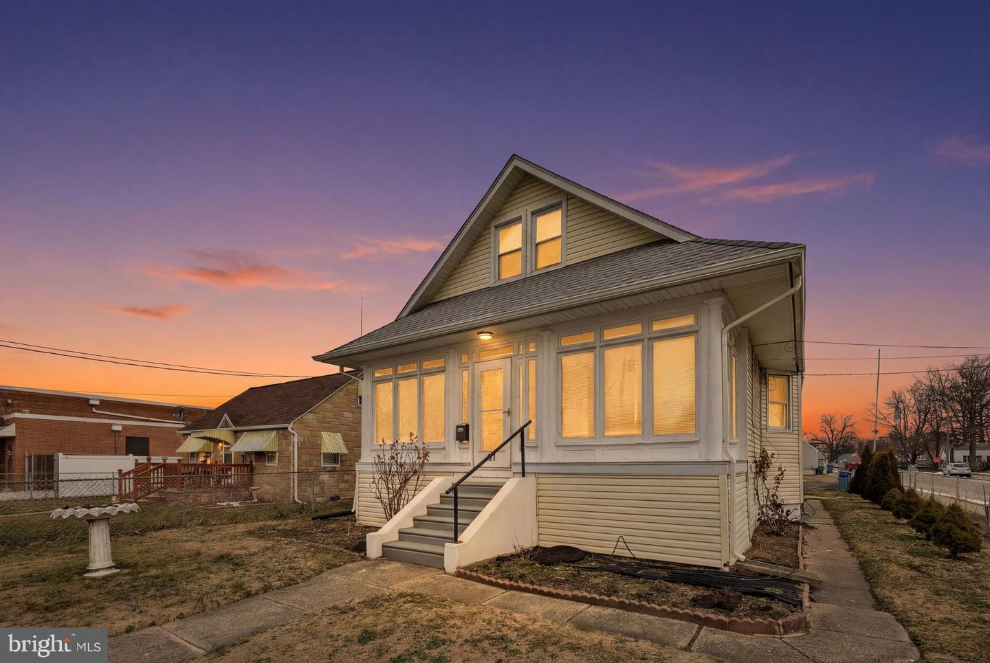 61 S MAPLE AVE
