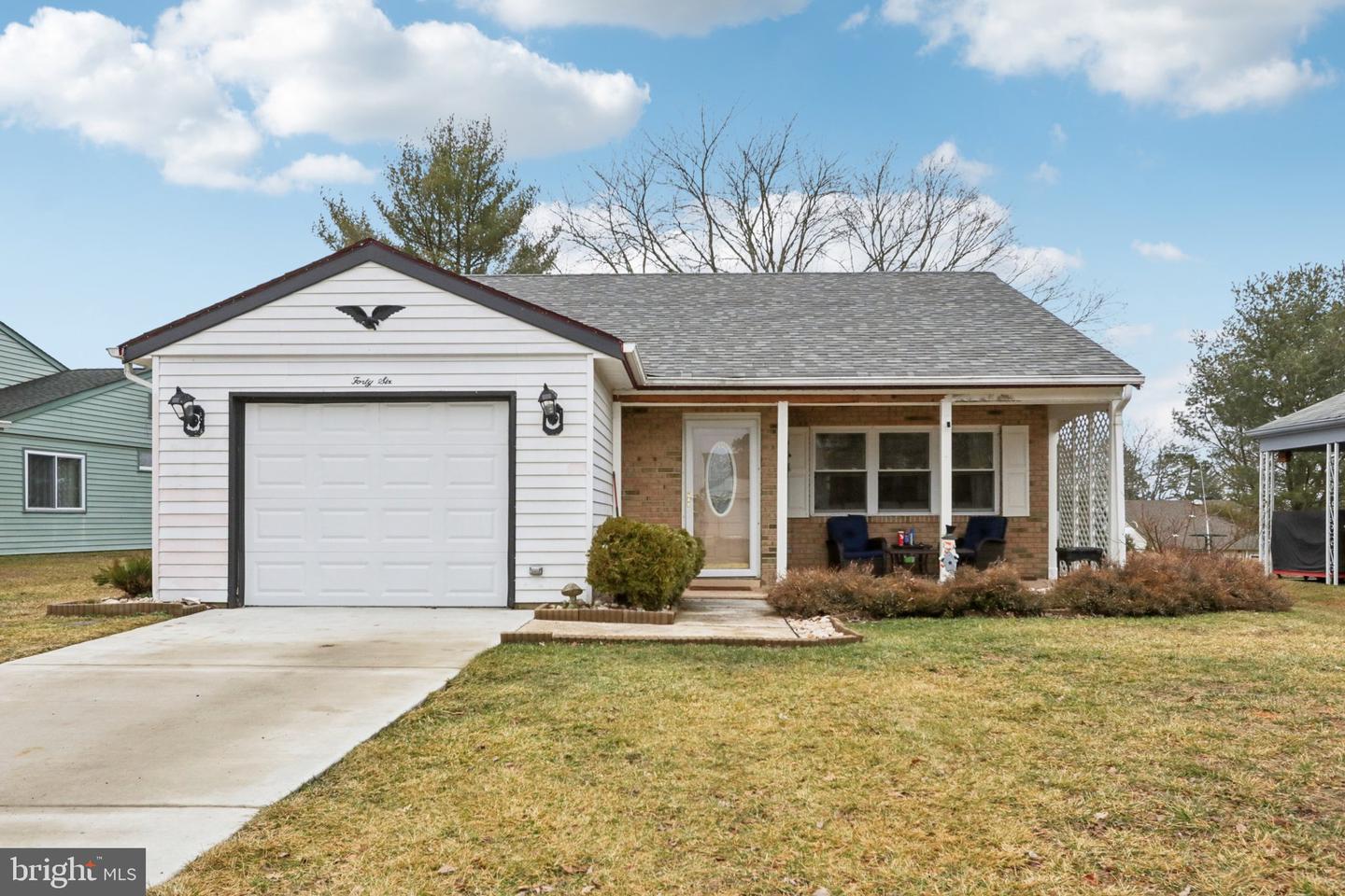 46 Gramercy Pl Property Photo 2