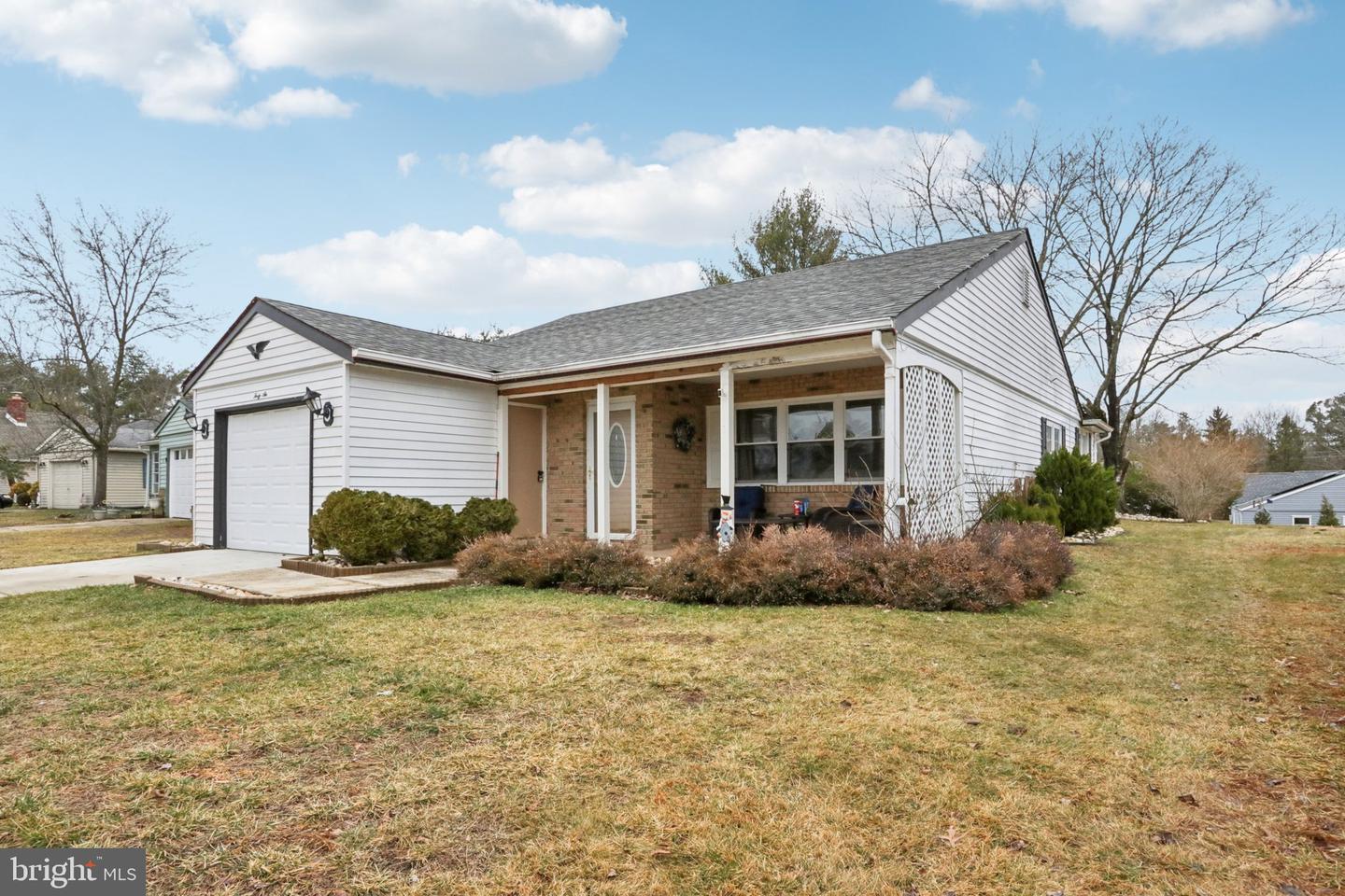 46 Gramercy Pl Property Photo 3
