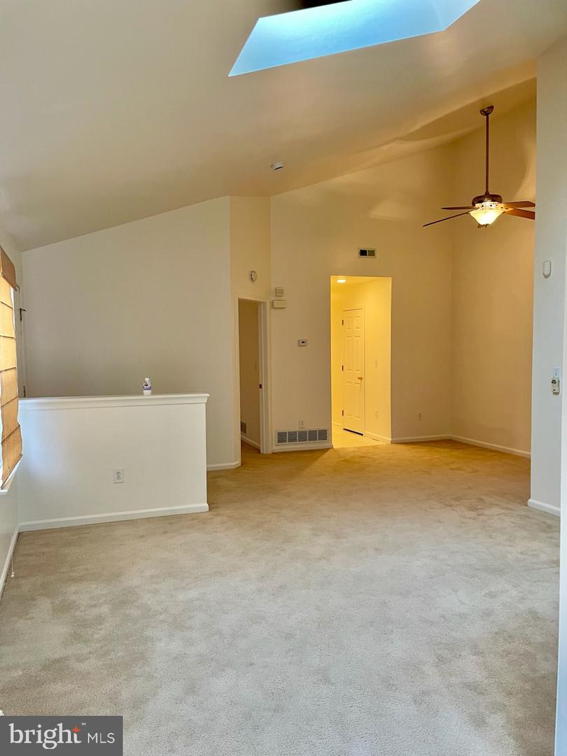28 Palmer Sq Property Photo 4