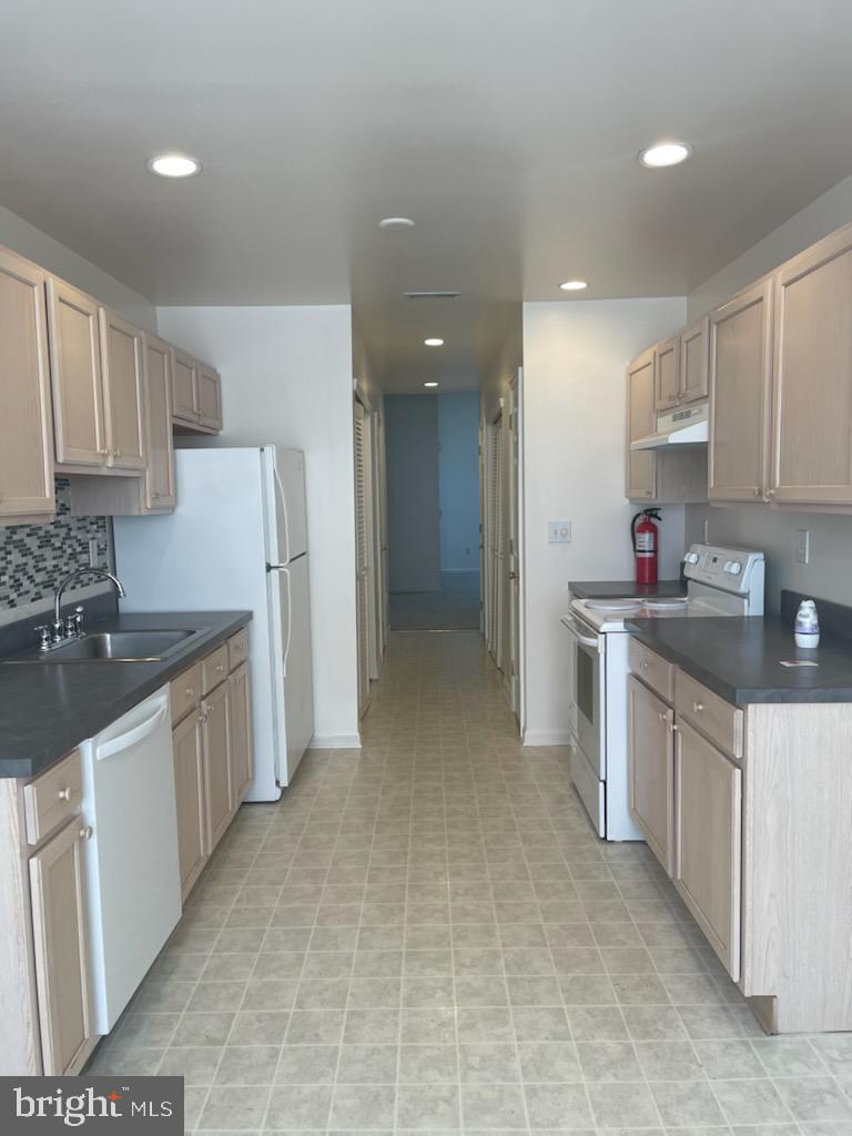 28 Palmer Sq Property Photo 12
