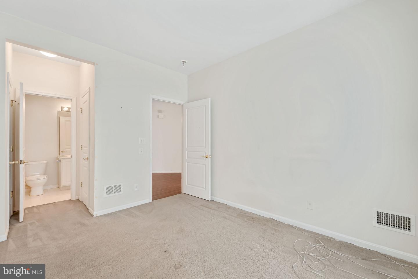 12 Pennington Ct Property Photo 8