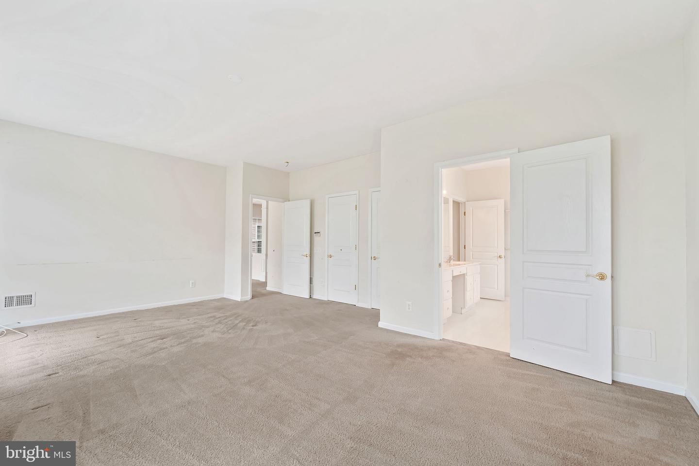 12 Pennington Ct Property Photo 17