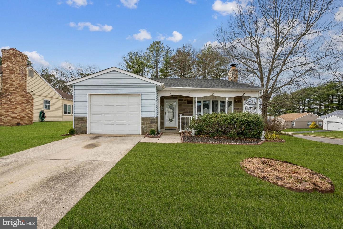 1 New Castle Dr Property Photo 1