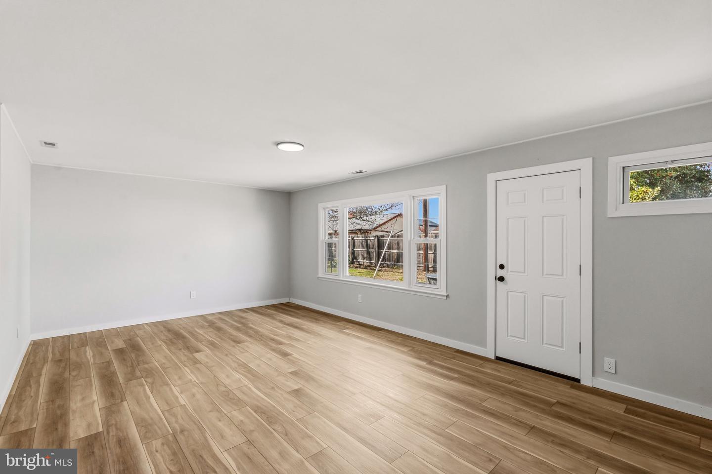7 Sterling Ln Property Photo 6