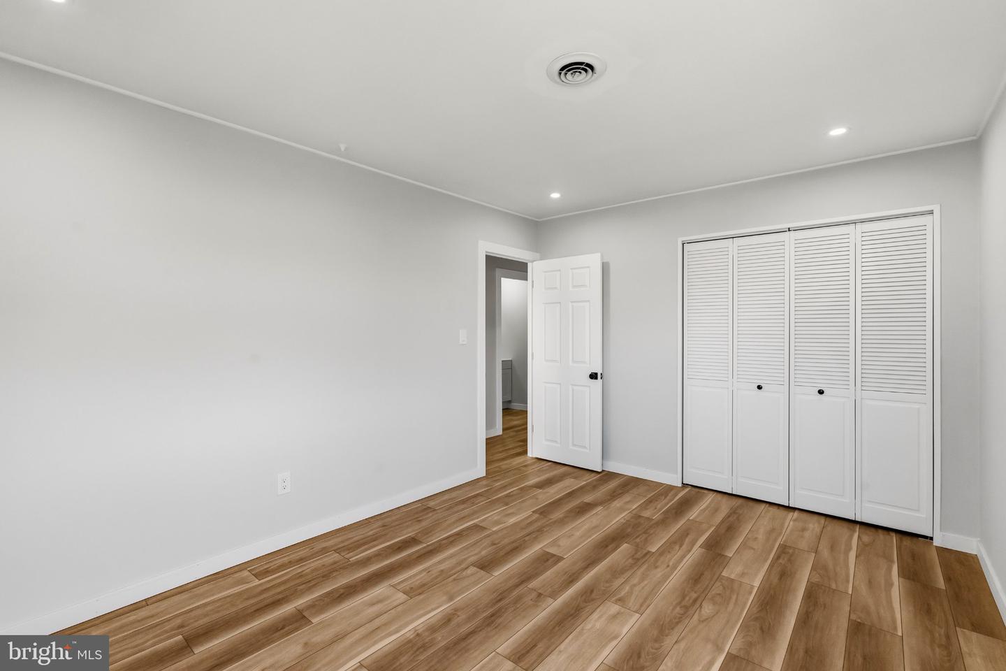 7 Sterling Ln Property Photo 15