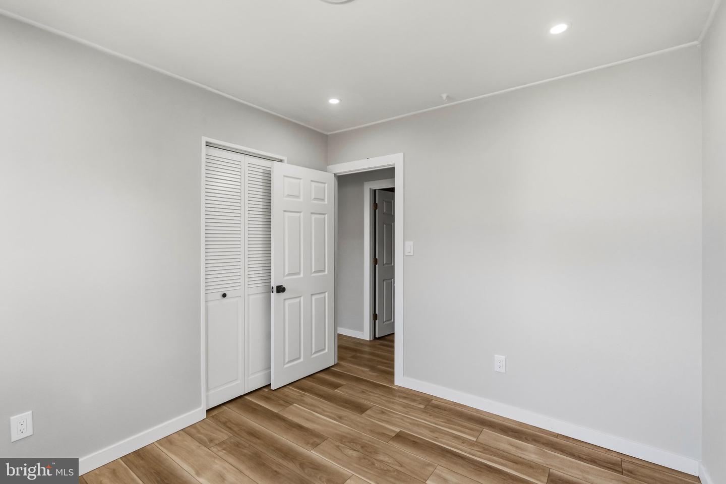 7 Sterling Ln Property Photo 17