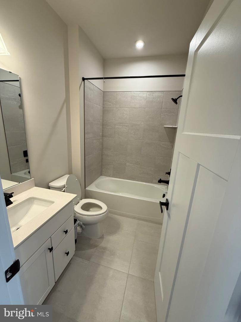3 Cinnamon Ln Property Photo 17