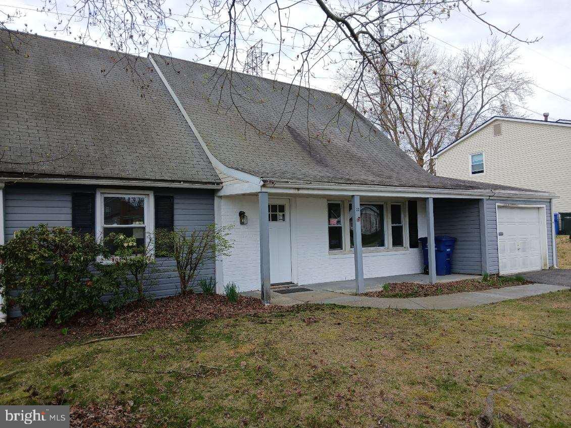 22 NIAGARA LN