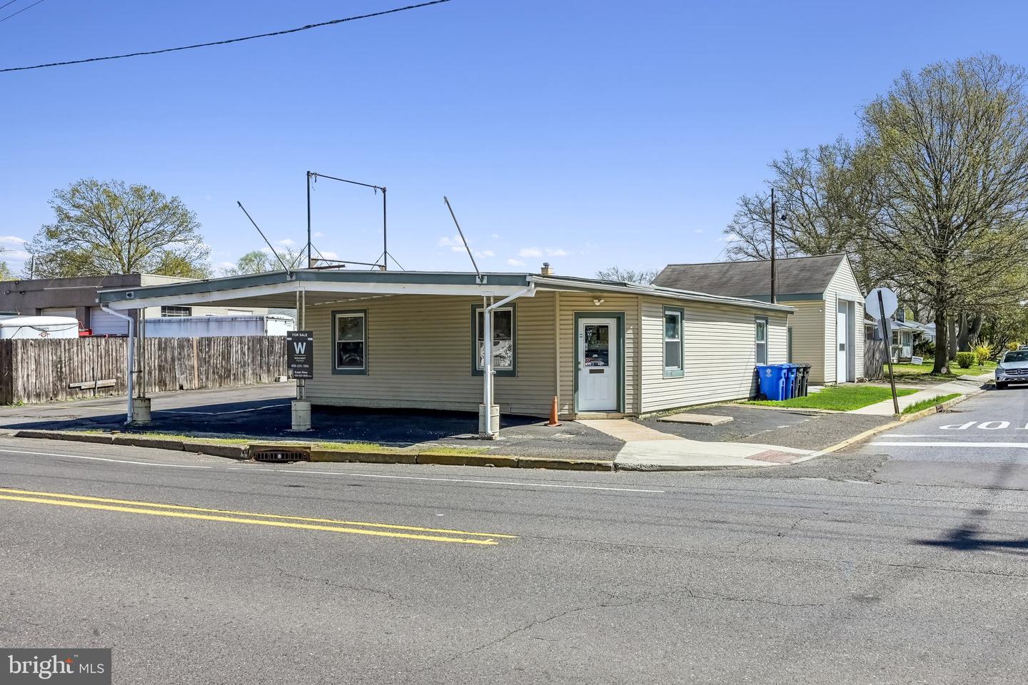 2801 Burlington Ave Property Photo 1