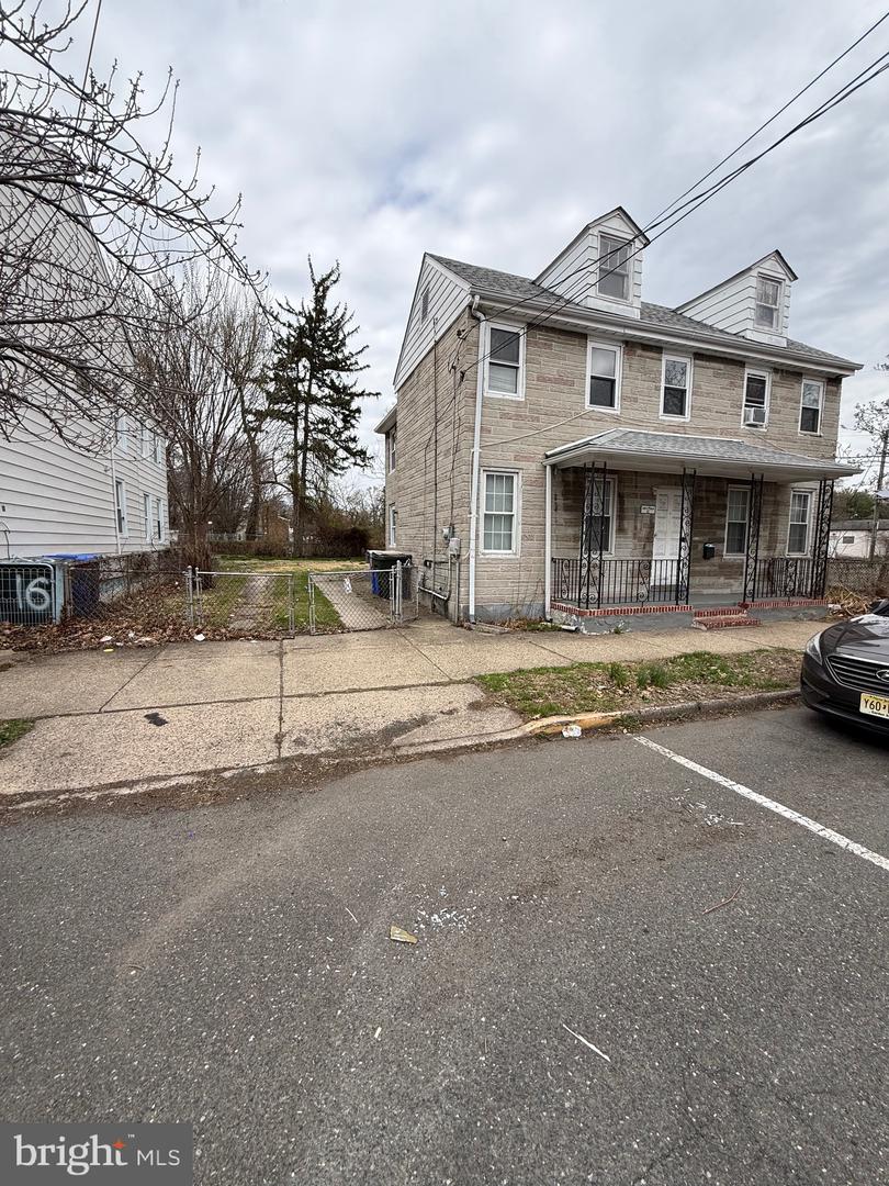 22 E FEDERAL ST Property Photo 1