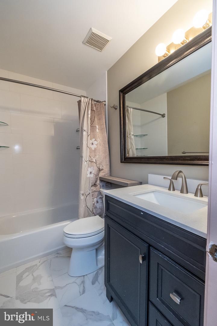 111 Sandhurst Dr Property Photo 27