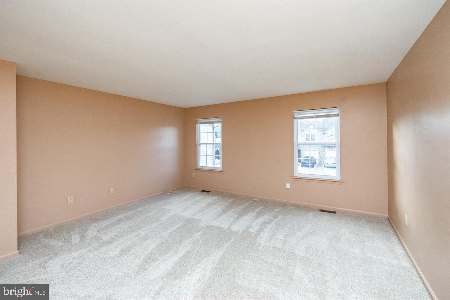 111 Sandhurst Dr Property Photo 32