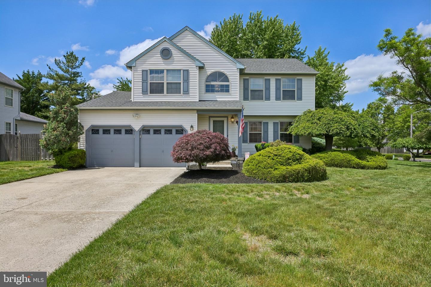 11 AMBERFIELD DR Property Photo 1