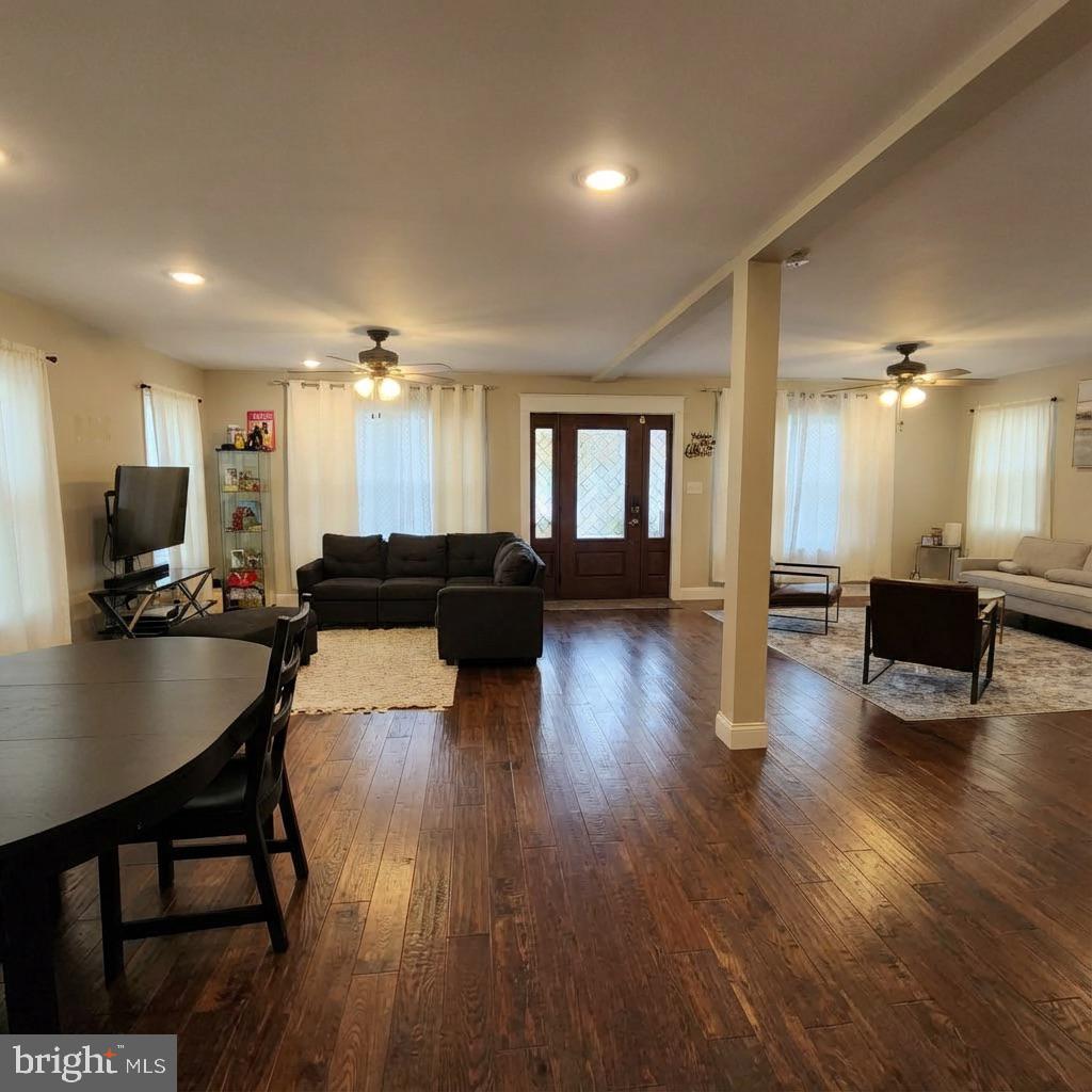 10 W Monroe St Property Photo 2