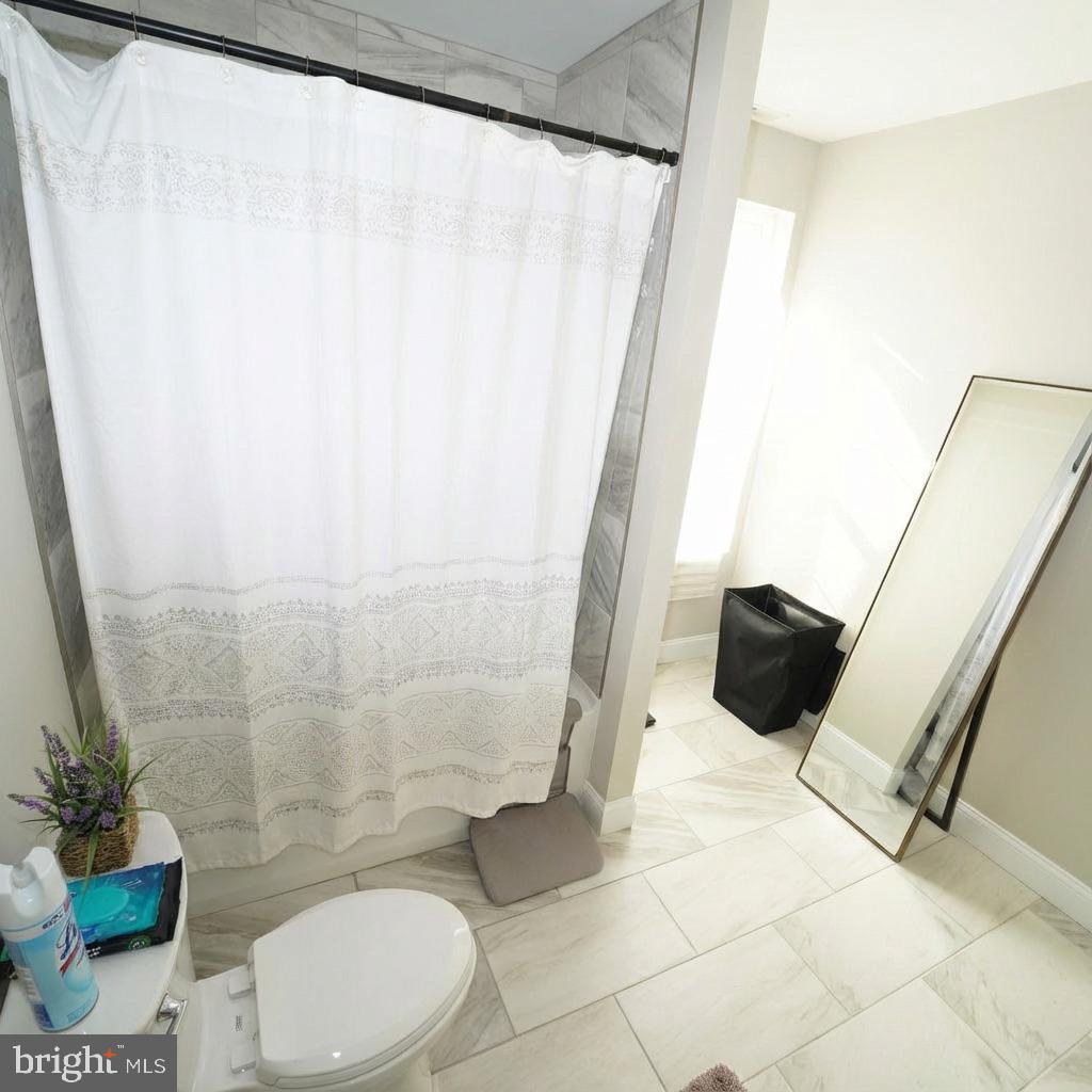 10 W Monroe St Property Photo 8