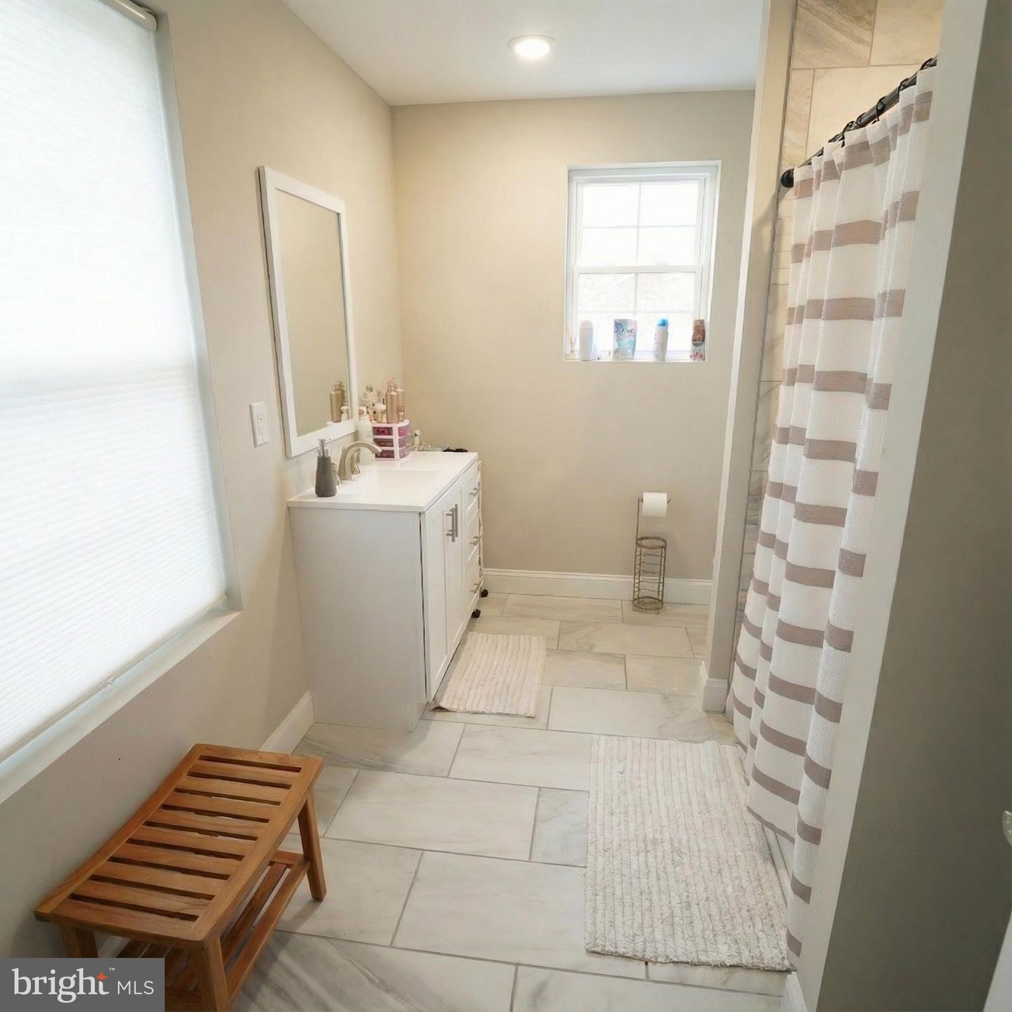 10 W Monroe St Property Photo 13