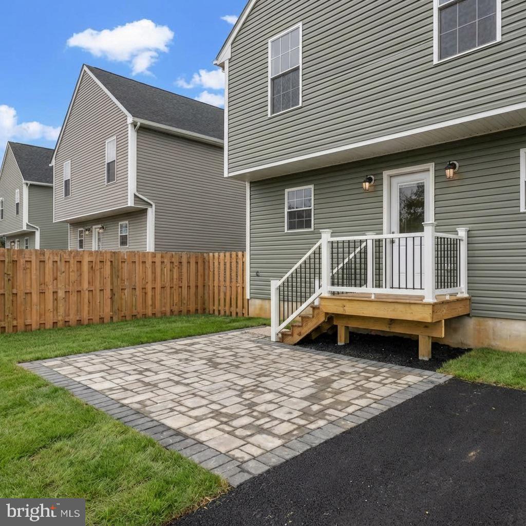 10 W Monroe St Property Photo 16