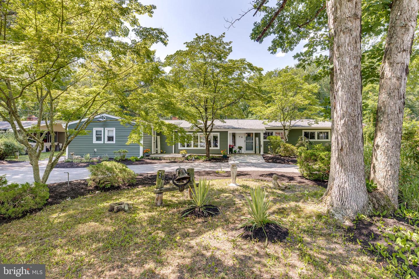 21 S Lakeside Dr W Property Photo 1
